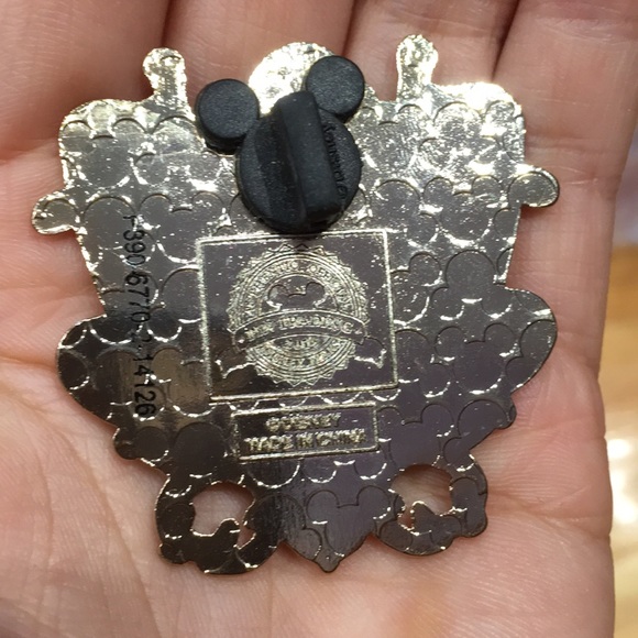 Mulan officially licensed Disney collectible pin - Picture 2 of 2